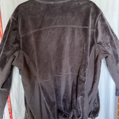 Sale Photo Thumbnail #411: L.L. Bean women's full-zip plush fleece jacket in dark gray / charcoal. Size 1X Regular. Made from 100% recycled polyester. Features a full front zipper, interior drawstring hem, and hand pockets. Length measures approximately 27-28 inches. In good pre-ow