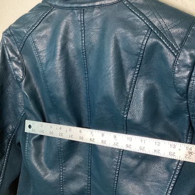 Sale Photo Thumbnail #516: Women's teal blue faux leather moto-style jacket by Baccini. Features a front zip closure, snap collar, quilted details on sleeves and shoulders, stretchy knit side panels, and zippered cuffs. Fully lined. Appears to be in good condition. Women’s medium
