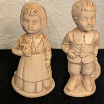 Vintage Pilgrim Boy and Girl Ceramic Figurines - Set of 2