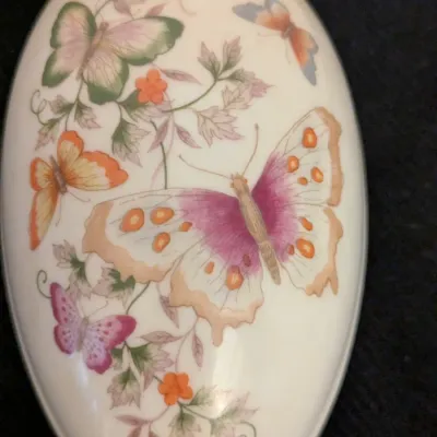 Vintage 1974 Avon Porcelain Butterfly Egg Trinket Box