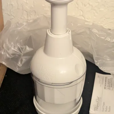 The Pampered Chef Food Chopper #2585 with Box & Manual