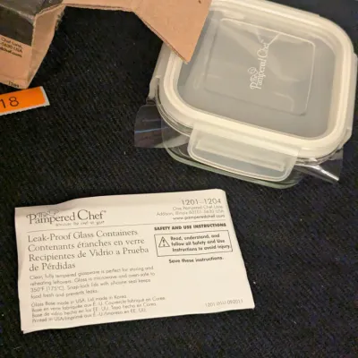 The Pampered Chef 1.5 Cup Leak-Proof Glass Container