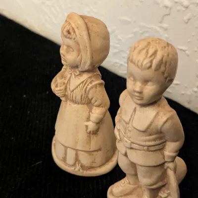 Vintage Pilgrim Boy and Girl Ceramic Figurines - Set of 2