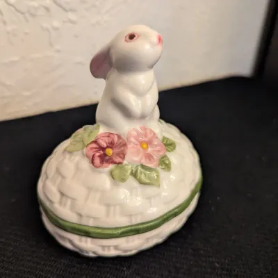 Vintage 1982 Avon Porcelain Bunny Trinket Box