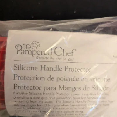 The Pampered Chef Silicone Handle Protector