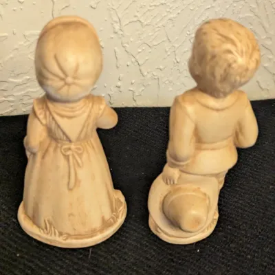 Vintage Pilgrim Boy and Girl Ceramic Figurines - Set of 2