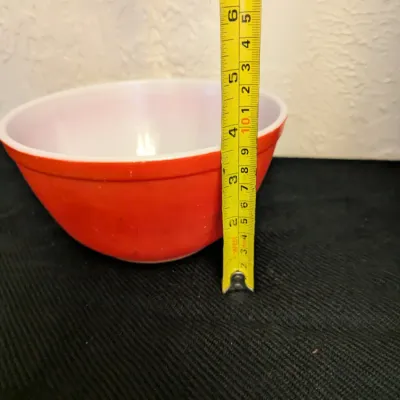 Vintage Pyrex Red Mixing Bowl #402 - 1.5 Quart