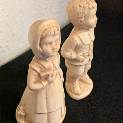 Vintage Pilgrim Boy and Girl Ceramic Figurines - Set of 2