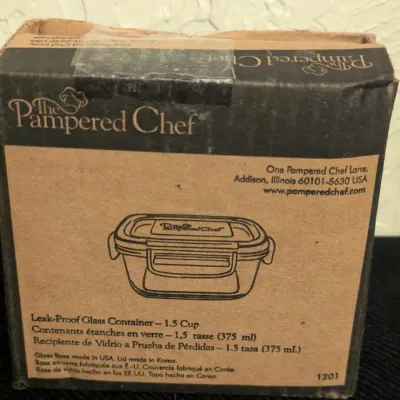The Pampered Chef 1.5 Cup Leak-Proof Glass Container