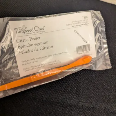 The Pampered Chef Citrus Peeler #1260 - New in Package