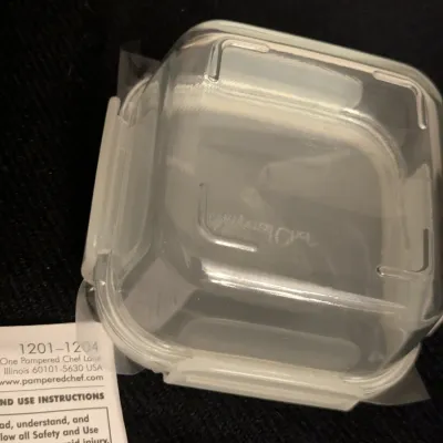 The Pampered Chef 1.5 Cup Leak-Proof Glass Container