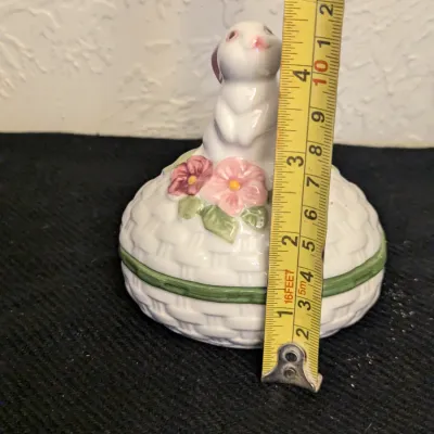 Vintage 1982 Avon Porcelain Bunny Trinket Box