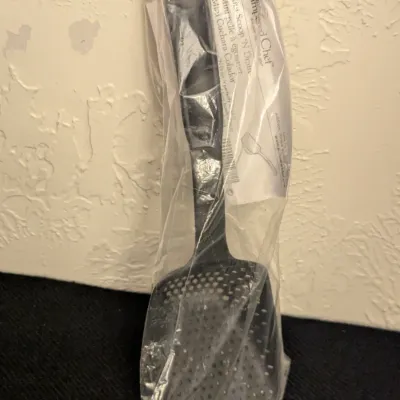 The Pampered Chef Mini Scoop 'N Drain - New in Package