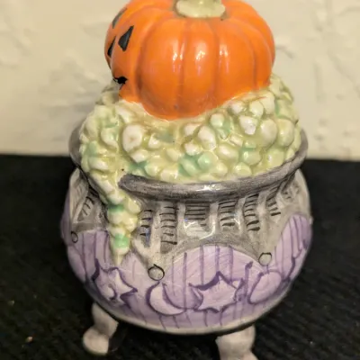 cauldron-shaped salt or pepper shaker with a jack-o'-lantern lid from the Fitz and Floyd Kitty Witches Halloween collection