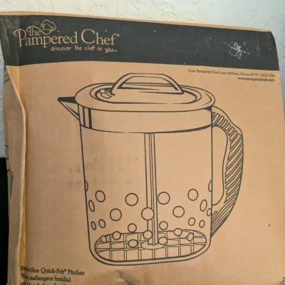 Pampered Chef Family-Size Quick-Stir Pitcher