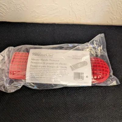 The Pampered Chef Silicone Handle Protector