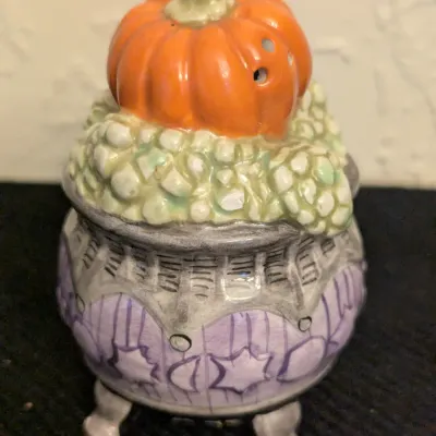 cauldron-shaped salt or pepper shaker with a jack-o'-lantern lid from the Fitz and Floyd Kitty Witches Halloween collection