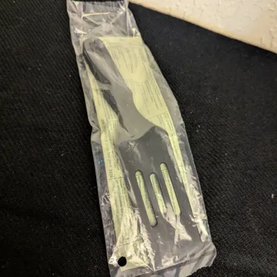 The Pampered Chef Mini Nylon Serving Spatula #2438 - New in Package
