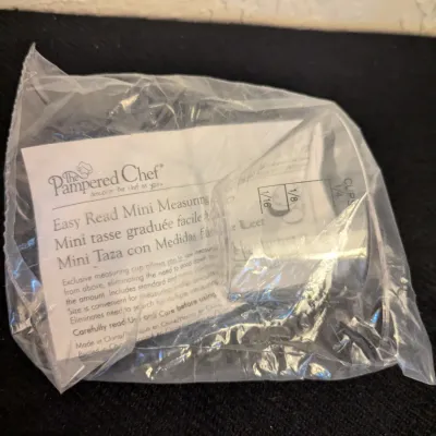 The Pampered Chef Easy Read Mini Measuring Cup