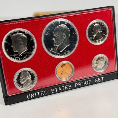 LOT 56: United States Mint Proof Sets - 1970s - Cases in Varrying Condition