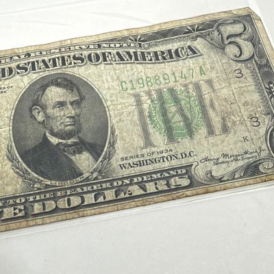 LOT 17: Collection of Vintage $5 Bills