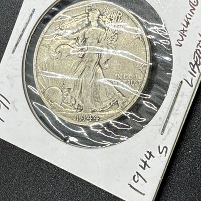 LOT 61: Collection of Walking Liberty Half Dollars - 90% Silver - Six U.S. Coins
