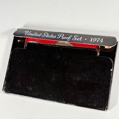 LOT 56: United States Mint Proof Sets - 1970s - Cases in Varrying Condition