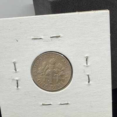 LOT 80: Collection of 90% Silver US Roosevelt Dimes - 7 Coins