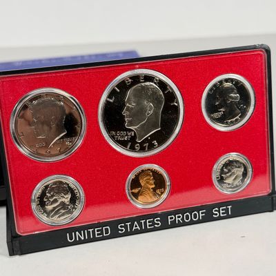 LOT 56: United States Mint Proof Sets - 1970s - Cases in Varrying Condition