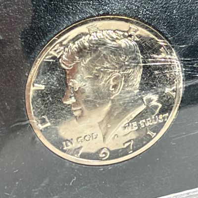 LOT 57: Various United States Mint Proof Coins - 1970s / 80s