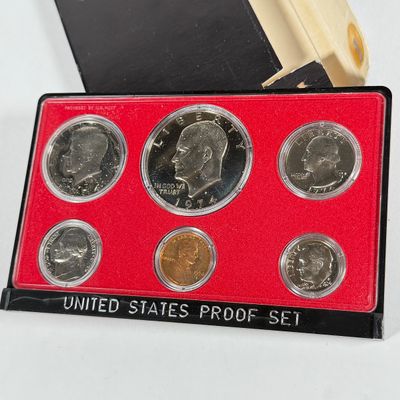LOT 56: United States Mint Proof Sets - 1970s - Cases in Varrying Condition