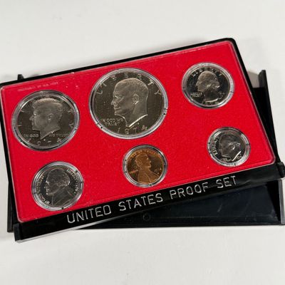 LOT 52: United States Mint Proof Sets - 1970s - Condition of Cases Varies