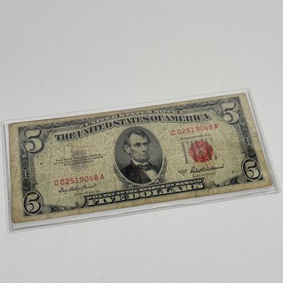 LOT 17: Collection of Vintage $5 Bills