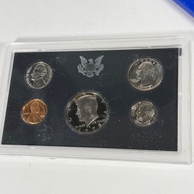 LOT 56: United States Mint Proof Sets - 1970s - Cases in Varrying Condition