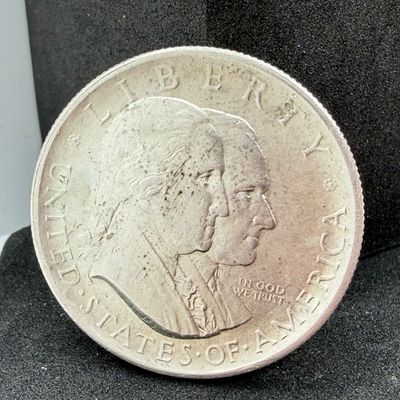 LOT 114: 1926 Sesquicentennial Commemorative Silver Half Dollar Coin