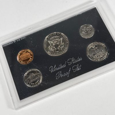 LOT 56: United States Mint Proof Sets - 1970s - Cases in Varrying Condition