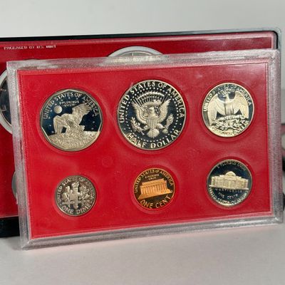 LOT 57: Various United States Mint Proof Coins - 1970s / 80s