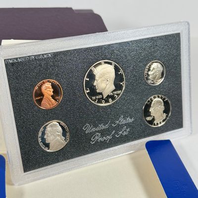 LOT 51: United States Mint Proof Sets - 1980s