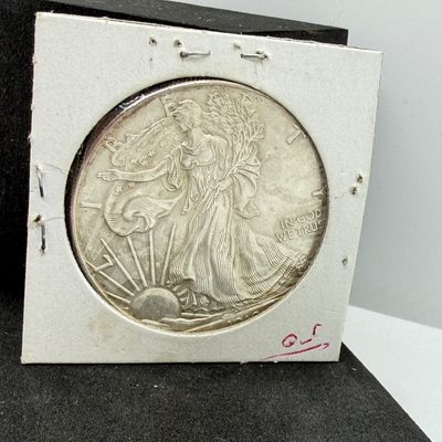 LOT 104: 2010 American Eagle Silver Dollar - 1 Ounce .999 Fine Silver Coin