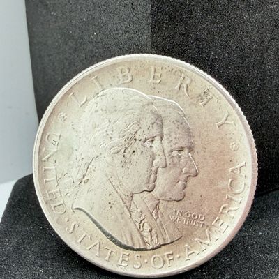 LOT 114: 1926 Sesquicentennial Commemorative Silver Half Dollar Coin
