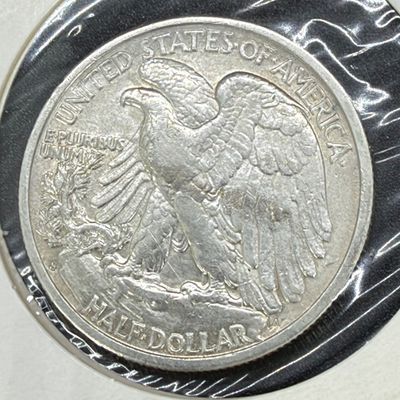 LOT 61: Collection of Walking Liberty Half Dollars - 90% Silver - Six U.S. Coins