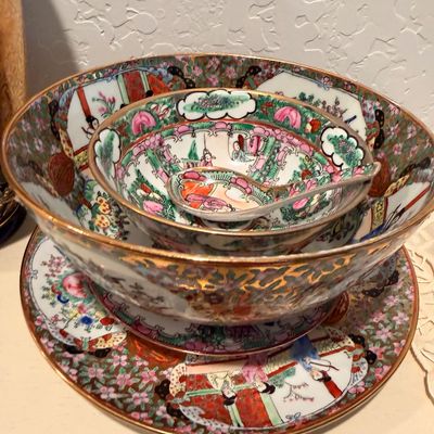 Sale Photo Thumbnail #60: Vintage Chinese Famille Rose Medallion porcelain set, including a large serving bowl, nested smaller bowls, a matching plate, and a soup spoon, all featuring intricate hand-painted court scenes and floral motifs.