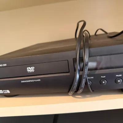 Sale Photo Thumbnail #103: Apex AD-1500 DVD, VCD, MP3, and CD player in black, featuring a front-loading disc tray and basic playback controls, circa early 2000s.