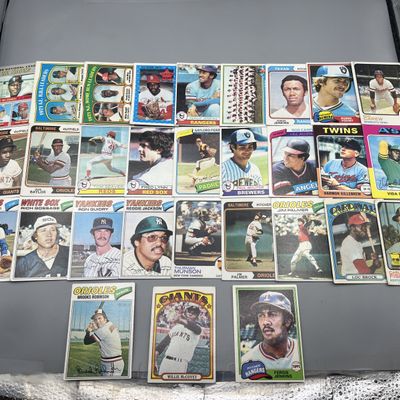 Sale Photo Thumbnail #120: (Lot Of 30) Mixed 1970s Baseball Stars & HOFers / Varying Conditions