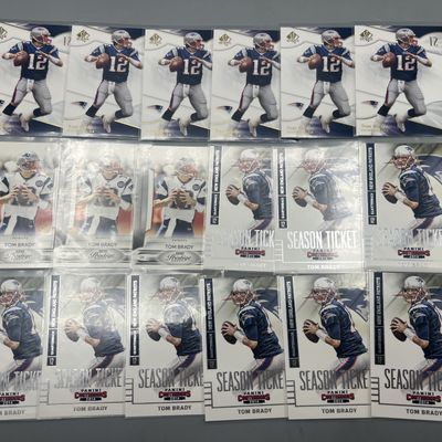Sale Photo Thumbnail #49: (18) Tom Brady Football Cards