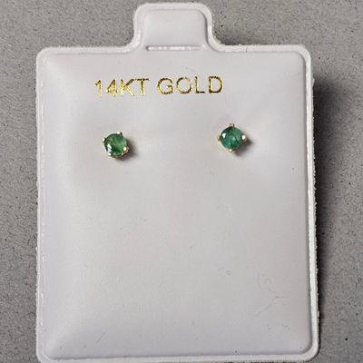 Sale Photo Thumbnail #412: 14K Yellow Gold Emerald Stud Earrings 0.30 Grams