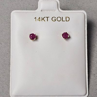 Sale Photo Thumbnail #413: 14K Yellow Gold Ruby Stud Earrings 0.33 Grams