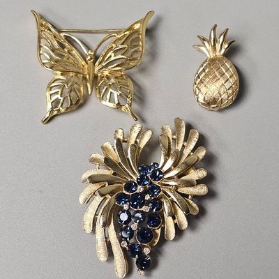 Sale Photo Thumbnail #489: Trio of Trifari Gold-Tone Costume Brooches
