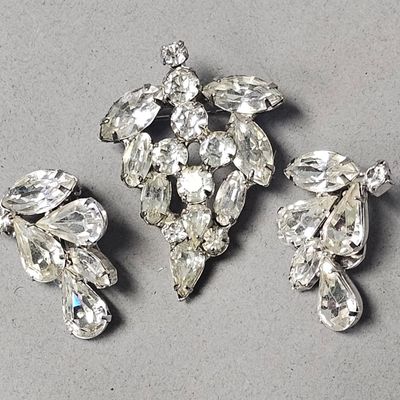 Sale Photo Thumbnail #120: Weiss Silver-Tone Rhinestone Foliate Brooch & Earrings