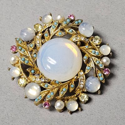 Sale Photo Thumbnail #451: Arthur Pepper Opalescent Glass Wreath Brooch